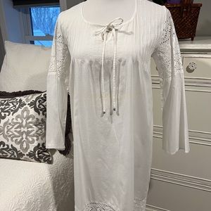 Joshi White Cotton Embroidered Nightgown?